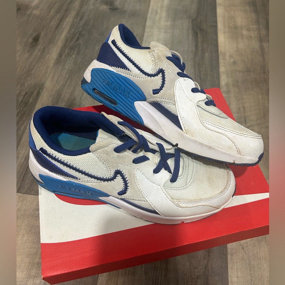 Size 3Y Boys Nike AirMax Shoes